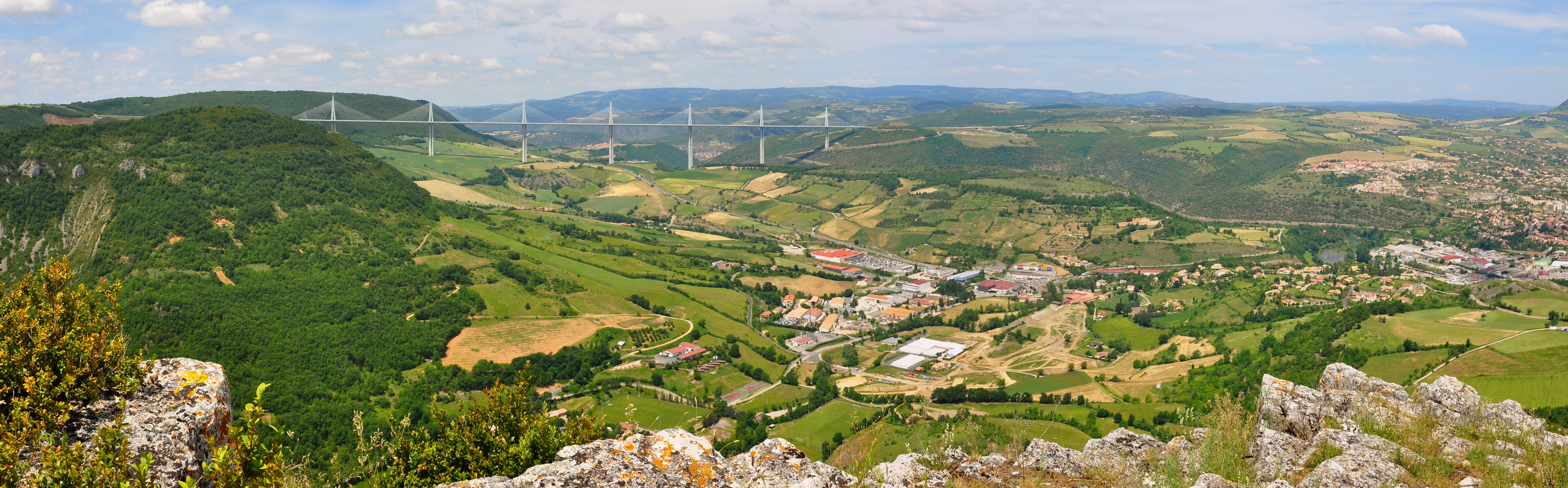Panorama de la vallée de Millau.jpg
